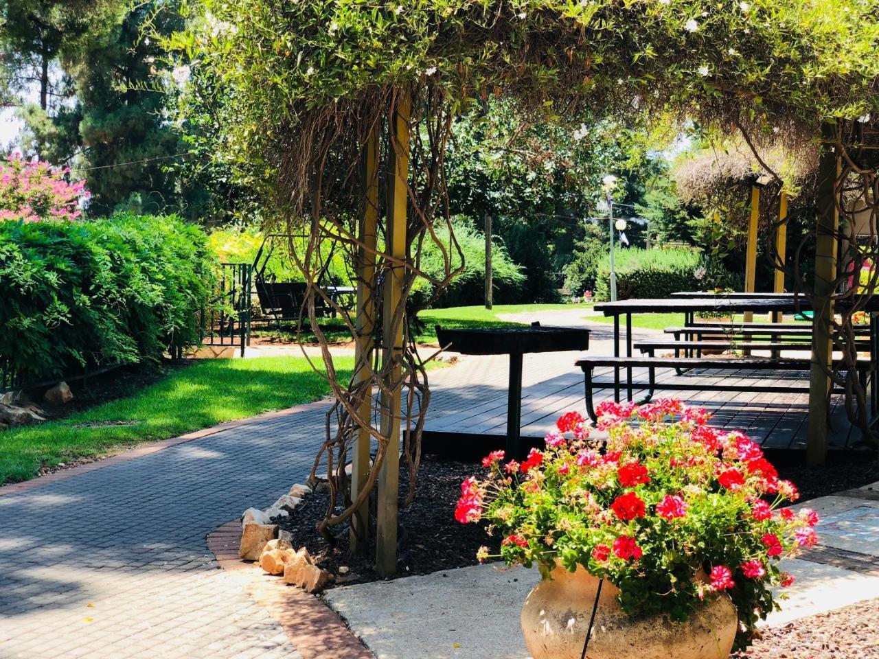Kibbutz Malkiya Travel Hotel Malkiyya エクステリア 写真